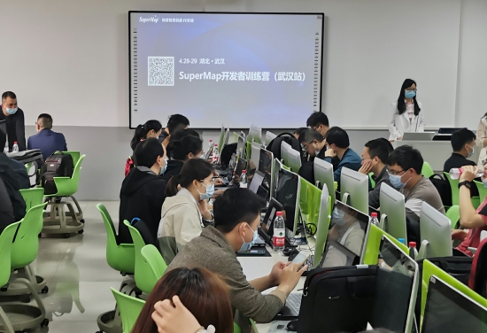 武漢大學GIS教學與應用創新中心與超圖軟件攜手舉辦開發者訓練營，推動教育行業軟件開發創新