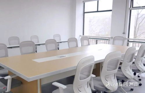 深化交流與合作 60余名企業(yè)家蒞臨內(nèi)江軟件與信息技術(shù)服務(wù)外包產(chǎn)業(yè)園參觀考察